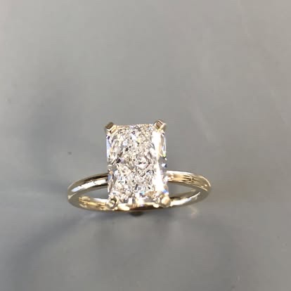 Radiant-cut diamond solitaire in yellow gold