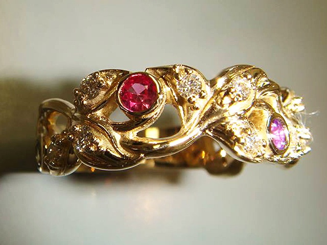 Hand-sculpted floral yellow gold ring with a ruby and a pink gemstone