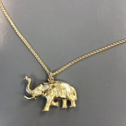 Handmade yellow gold elephant pendant