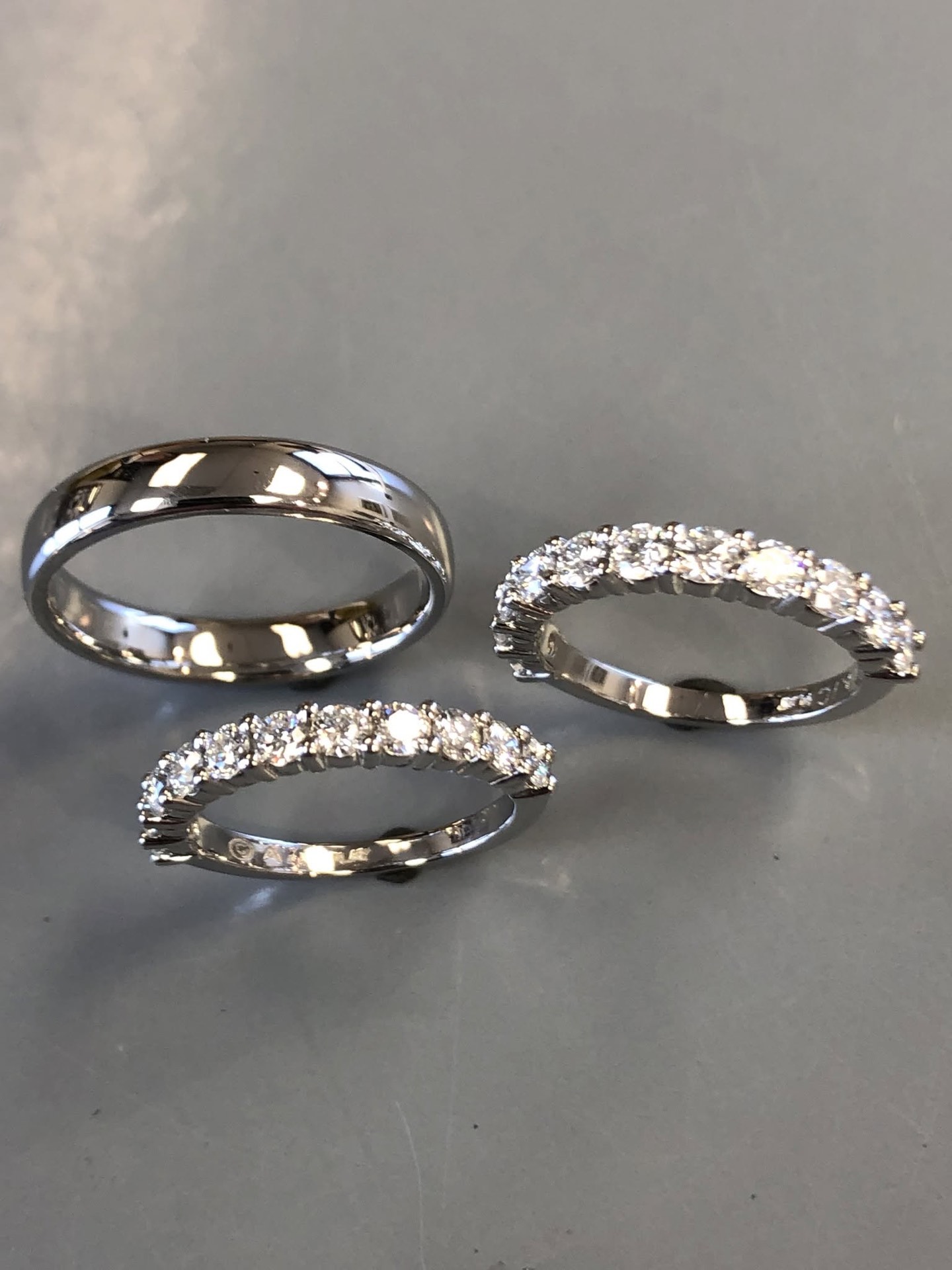 Three stacking wedding bands in white gold with diamonds